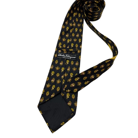 SALVATORE FERRAGAMO Black Fruit Leaf Silk LUXURY Tie ITALY - Picture 2 of 4